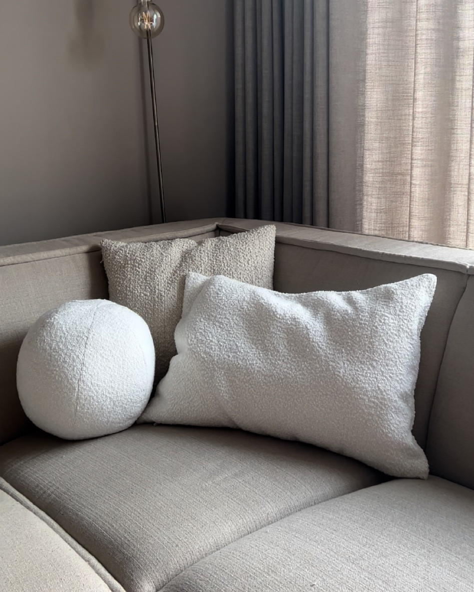 WHITE PILLOW 

#LTKGiftGuide #LTKSeasonal #LTKhome