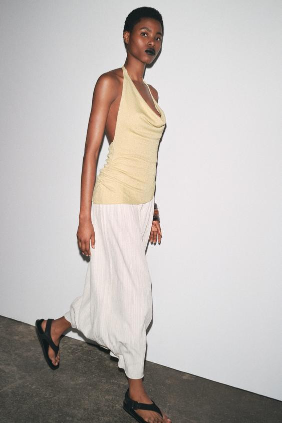 Flowy halter neck dress with bare shoulders. Contrasting fabric combination and side draping deta... | Zara US