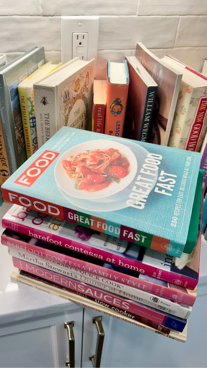 ✨ESTATE SALE HAUL✨

Here’s everything I found at an estate sale this weekend for $47! I found so many cookbooks to add to my collection as well as holiday decor and a game! I’m so happy to bring these items into my home and give them all a new purpose! 

#sale #finds #deeboughtwhat #estatesale #shopping #haul #shoppinghaul #cooking #cookbooks #holidays #falldecor #fall #home #homedecor #kitchen #reading #books #discoverunder5k