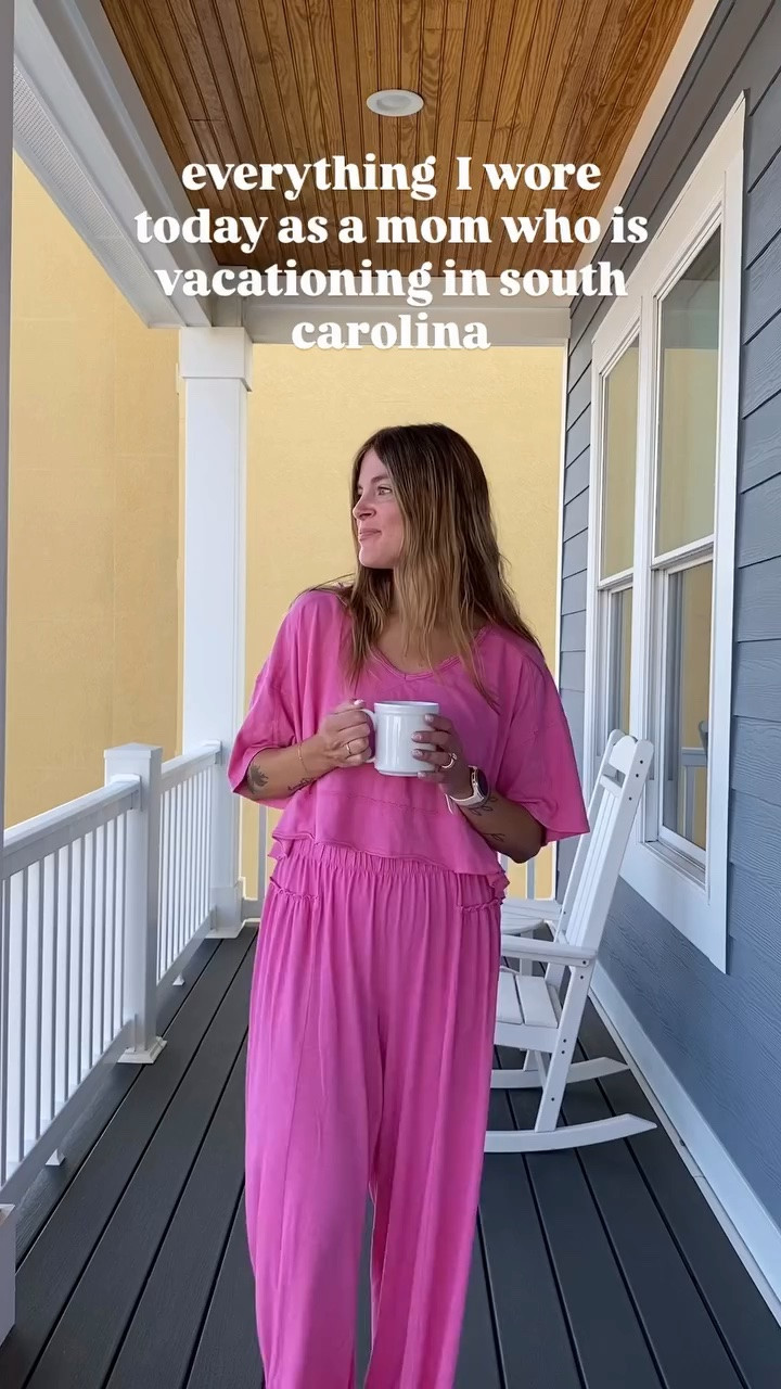 Doing a mini vacation series of my outfits! So here’s Sunday’s 🌊☀️👙

@aerie @target @sheinofficial @amazon @amazonfashion @mtnmoverz 

#ootd #outfitinspo #outfitideas #outfitoftheday #vacationvibes