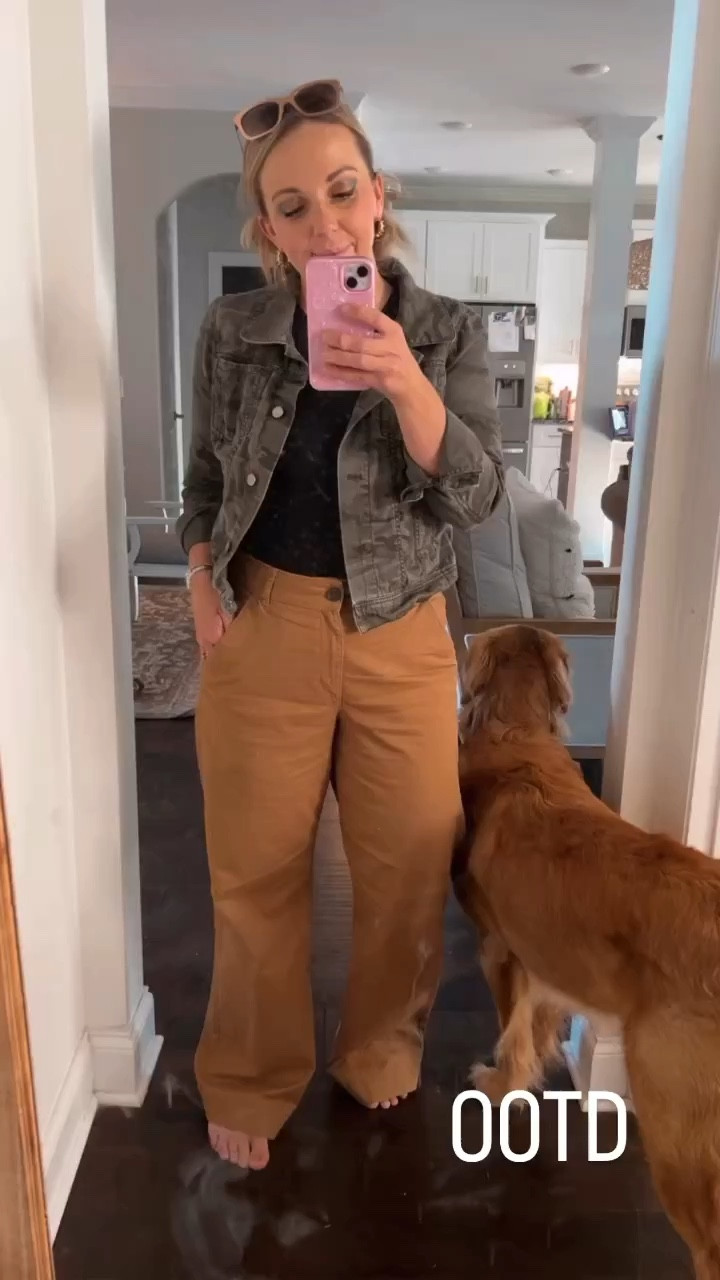 Comfy and cute school ‘fit 



#teacher #teacheroutfit #teacherlooks 

#LTKworkwear #LTKmidsize #LTKFind