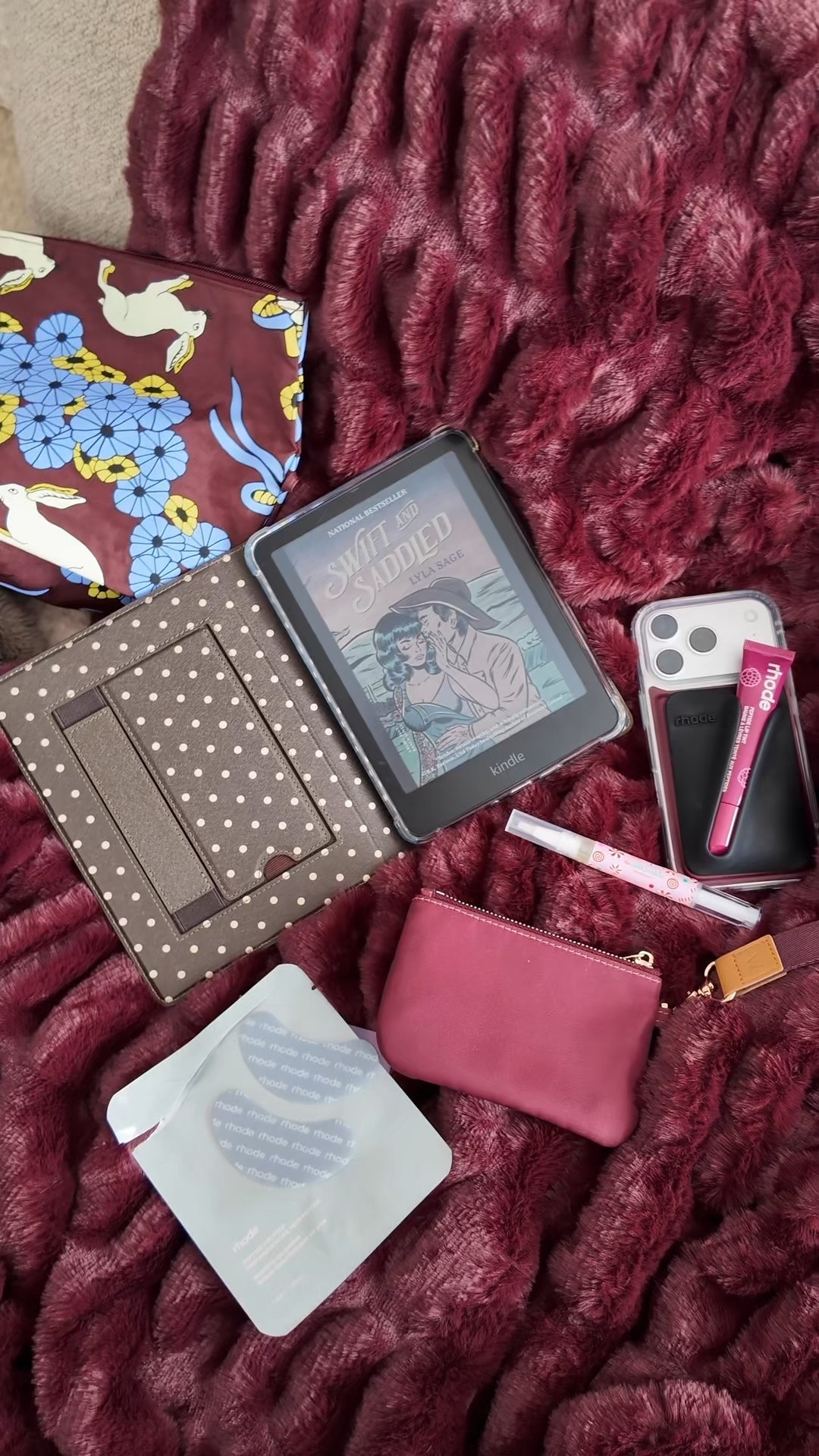 Cozy set up always 🤝🏼
“Alliemariedigital” on Lola Blankets
“Alliemarie” on Walli Cases 

#LTKGiftGuide #LTKHoliday #LTKHome