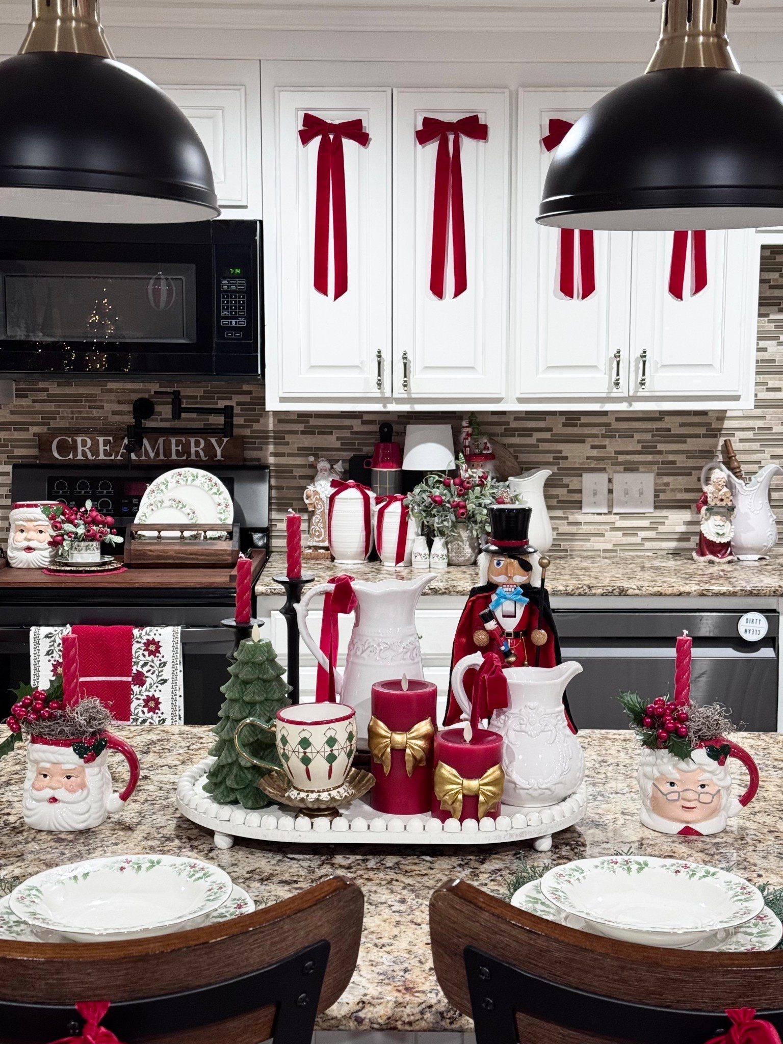 Mrs. Claus Christmas Kitchen Inspo

#LTKHoliday #LTKHome #LTKSeasonal