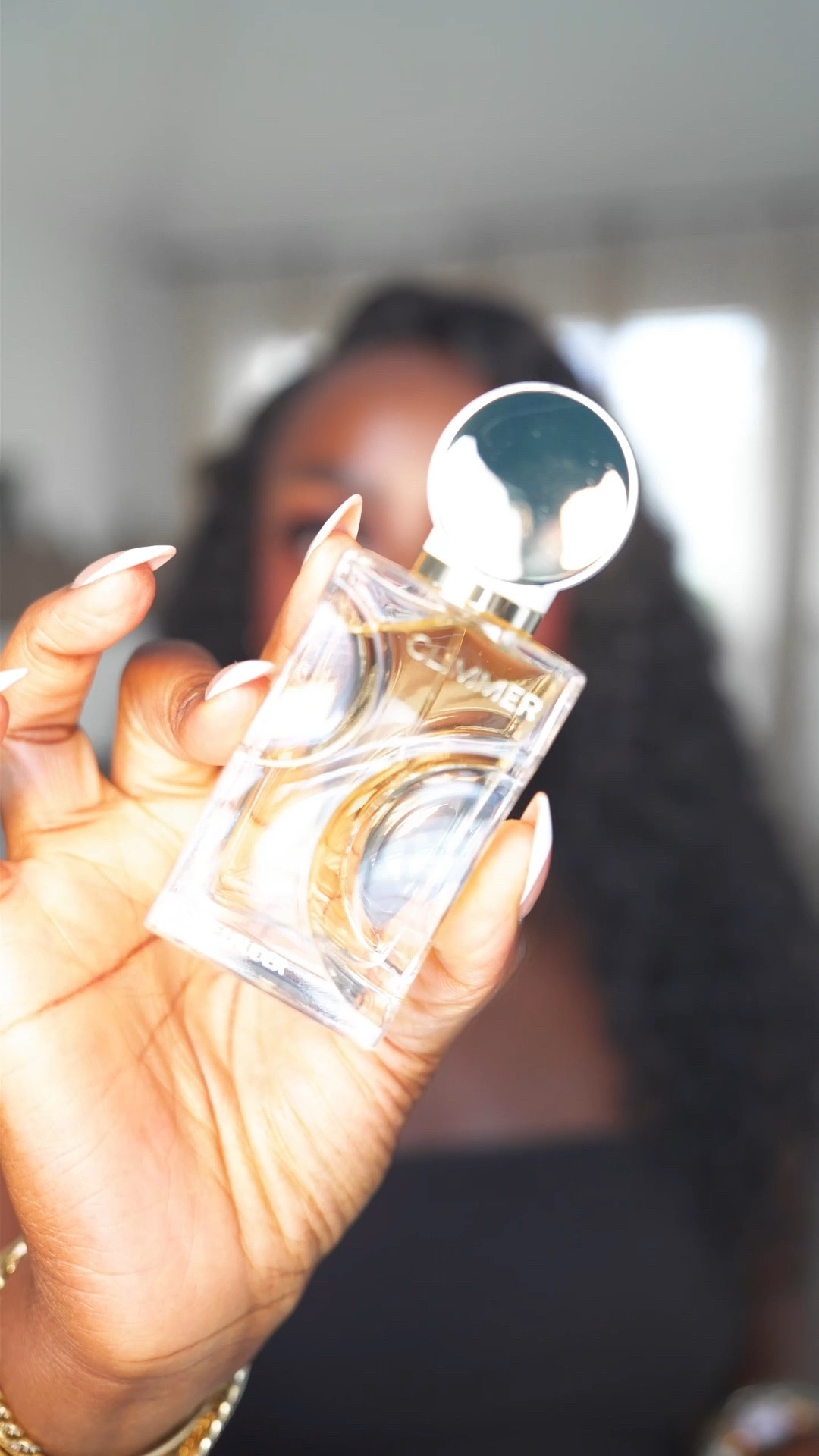 Very grown. Sophisticated. This would be perfect for a black tie event! #Glimmer #EstéeLauder #Perfume #Fragrance #Fragrances