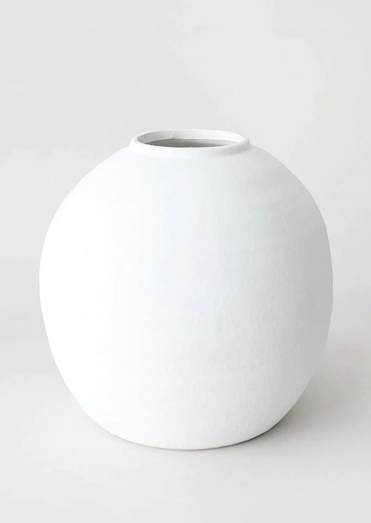 White Concrete Konos Vase | Trendy Round Vases at Afloral.com | Afloral