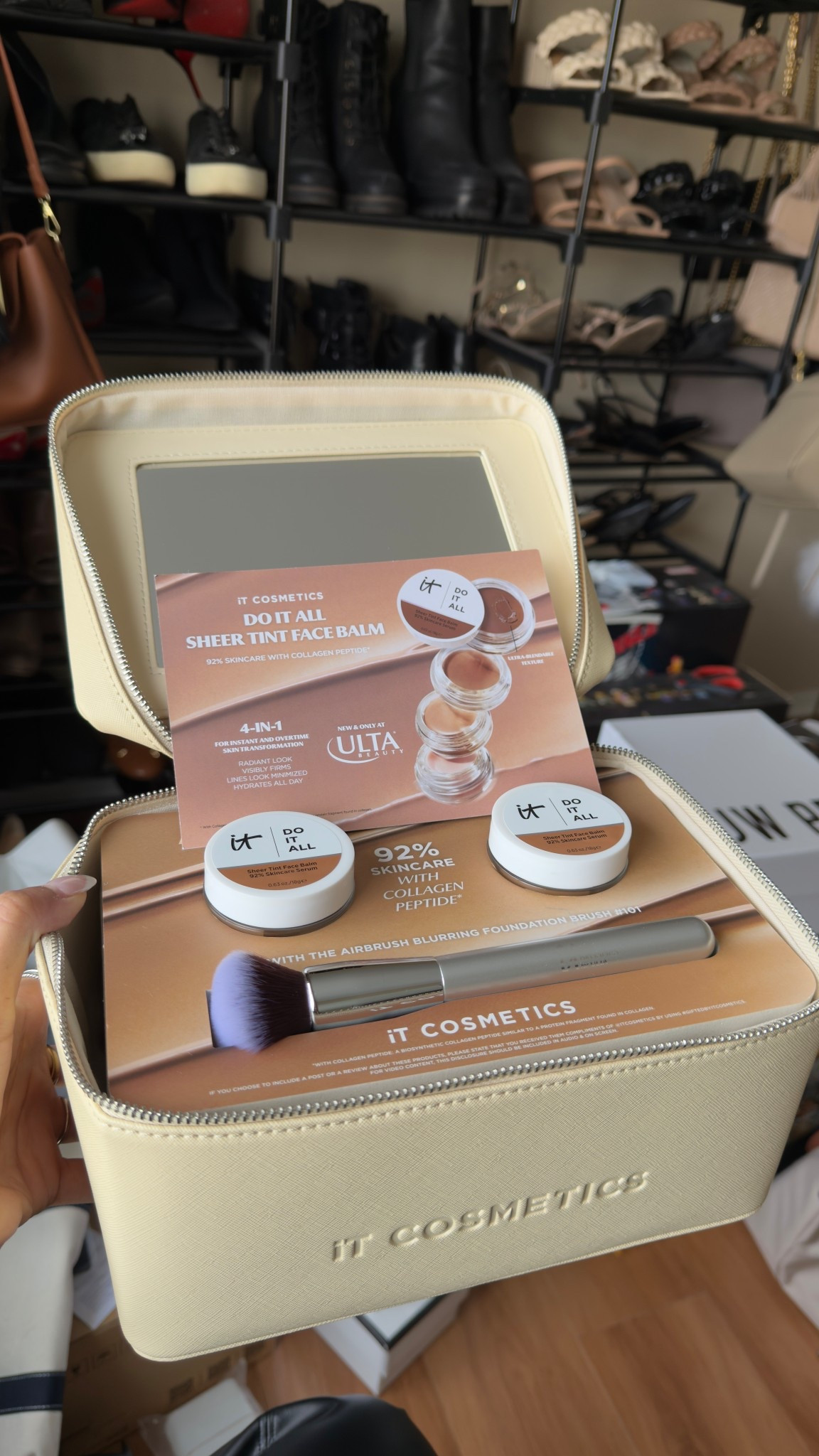 Handpicked by IT Cosmetics…
for a glow that does it all ✨
collagen-infused, skin-first coverage
