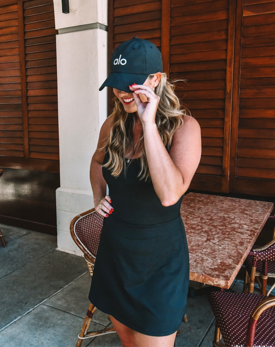 I have officially converted 🖐🏼 I’m an @alo girl now 

📱Shop the look here or via link in bio!
//
#alo #aloyoga #alogirl #athleisurestyle #athleisurewear #athleisurelook #easyoutfits #workoutwear 