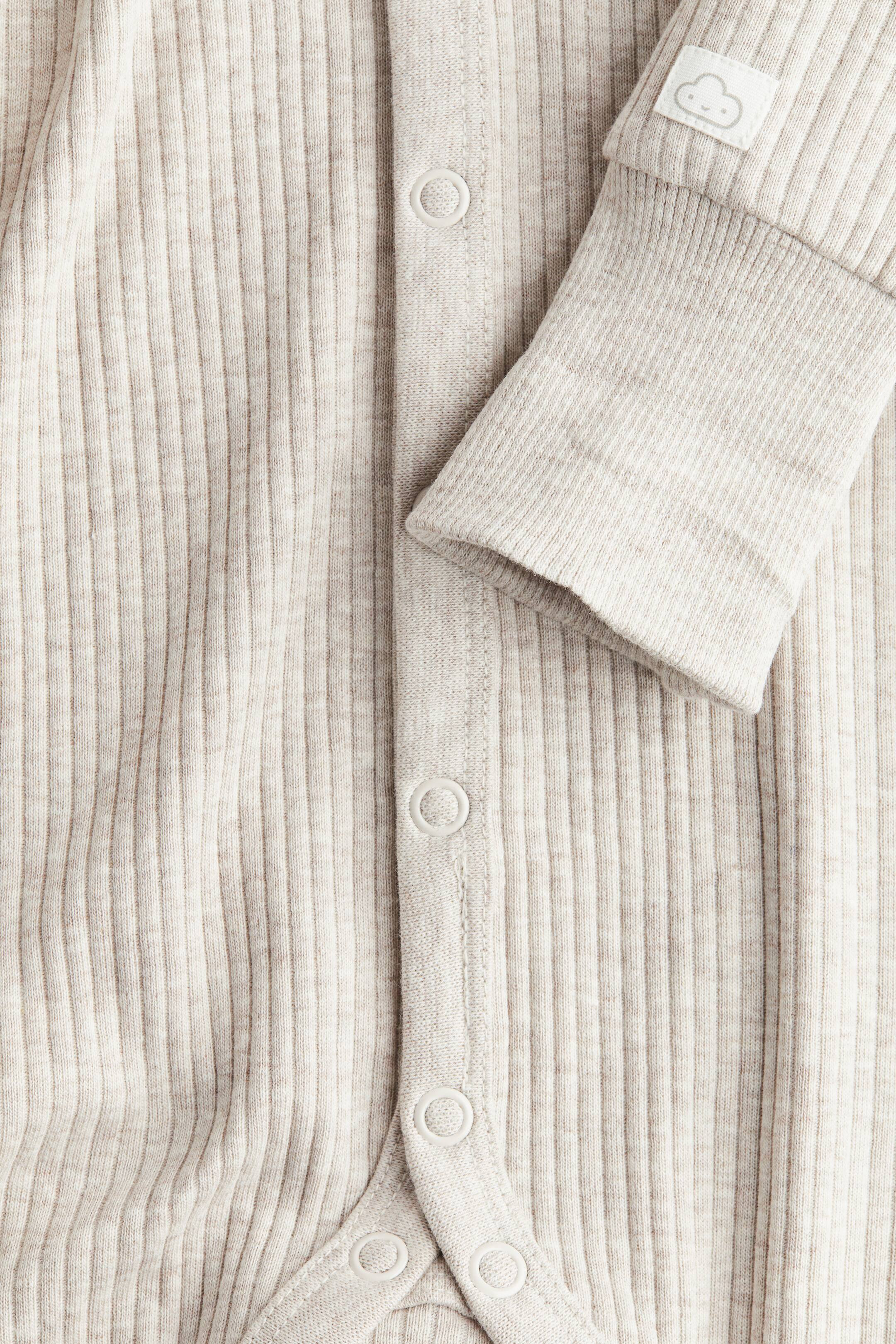 Adjustable-fit romper suit | H&M (UK, MY, IN, SG, PH, TW, HK)