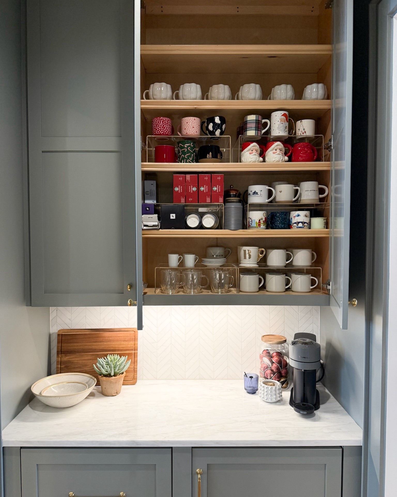 First morning in a house hits different when:

✨the coffee maker is plugged in
✨mugs are exactly where they should be
✨pods/beans are organized
✨sweeteners + frother have a home
✨no digging through 6 boxes half awake

New house. No cardboard chaos. Coffee flowing immediately. ☕️ 🙌

📦 Moving soon? Let’s make sure your coffee bar is ready day one. Comment MOVE for all the info on our unpacking service.

#LTKHome