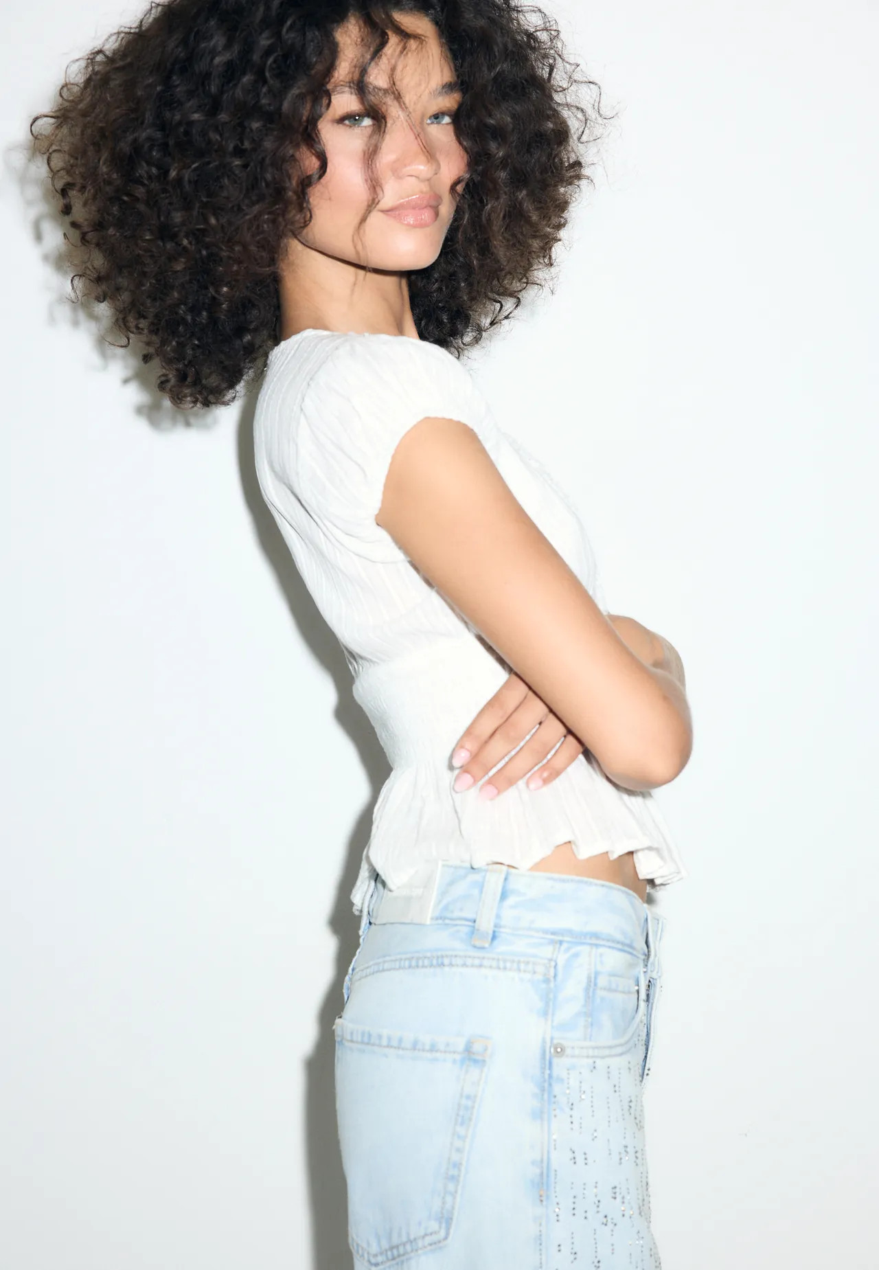 Jeans mit tiefem Bund, weitem Bein und Glitzer - Mode f\u00fcr Damen | Stradivarius Deutschland | Stradivarius DE