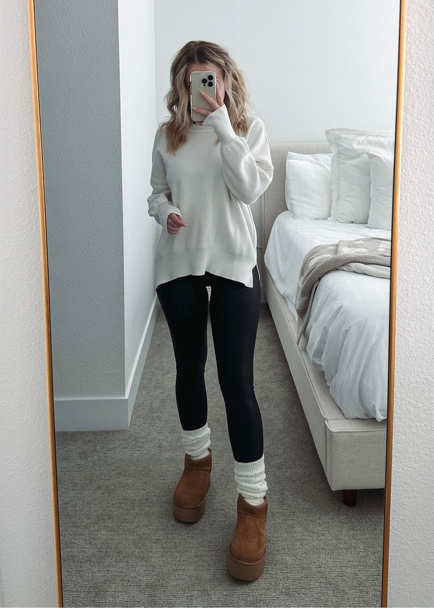 leggings and ugg boots on the counter : r/LUggings