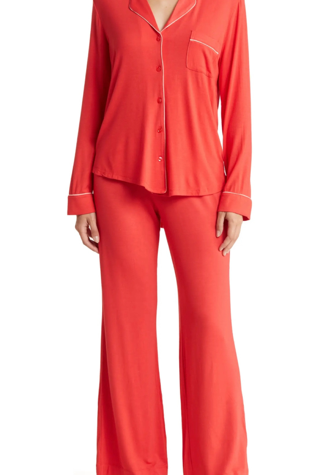 SOFTEST Jammie’s! Hot red color that pops 😍

#LTKSale #LTKGiftGuide #LTKsalealert