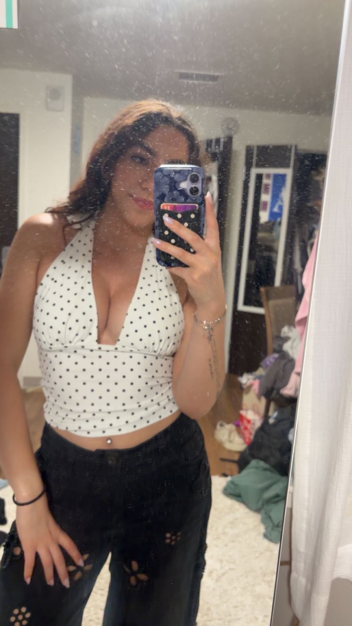 This halter top is so confortable and extremely flattering for a nice dinner or a chill get together 

#LTKootd