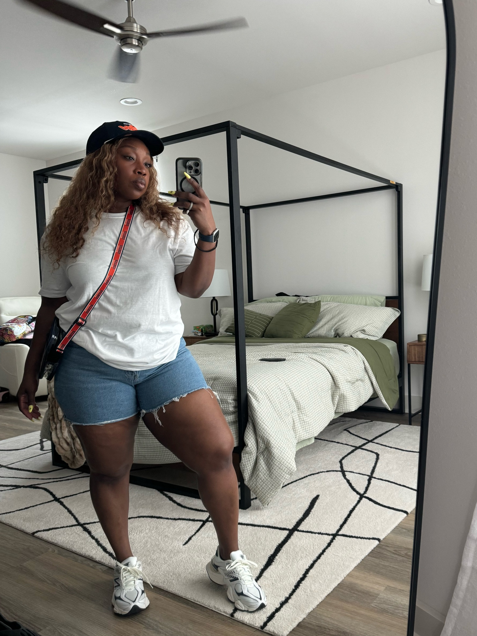 Game Day ⚾️
Hair: Amazon
Hat: Walmart
Tshirt: Walmart
Crossbody: Walmart
Shorts: H&M
Sneakers: Nordstrom Rack


#LTKStyleTip #LTKxWalmart #LTKFindsUnder50