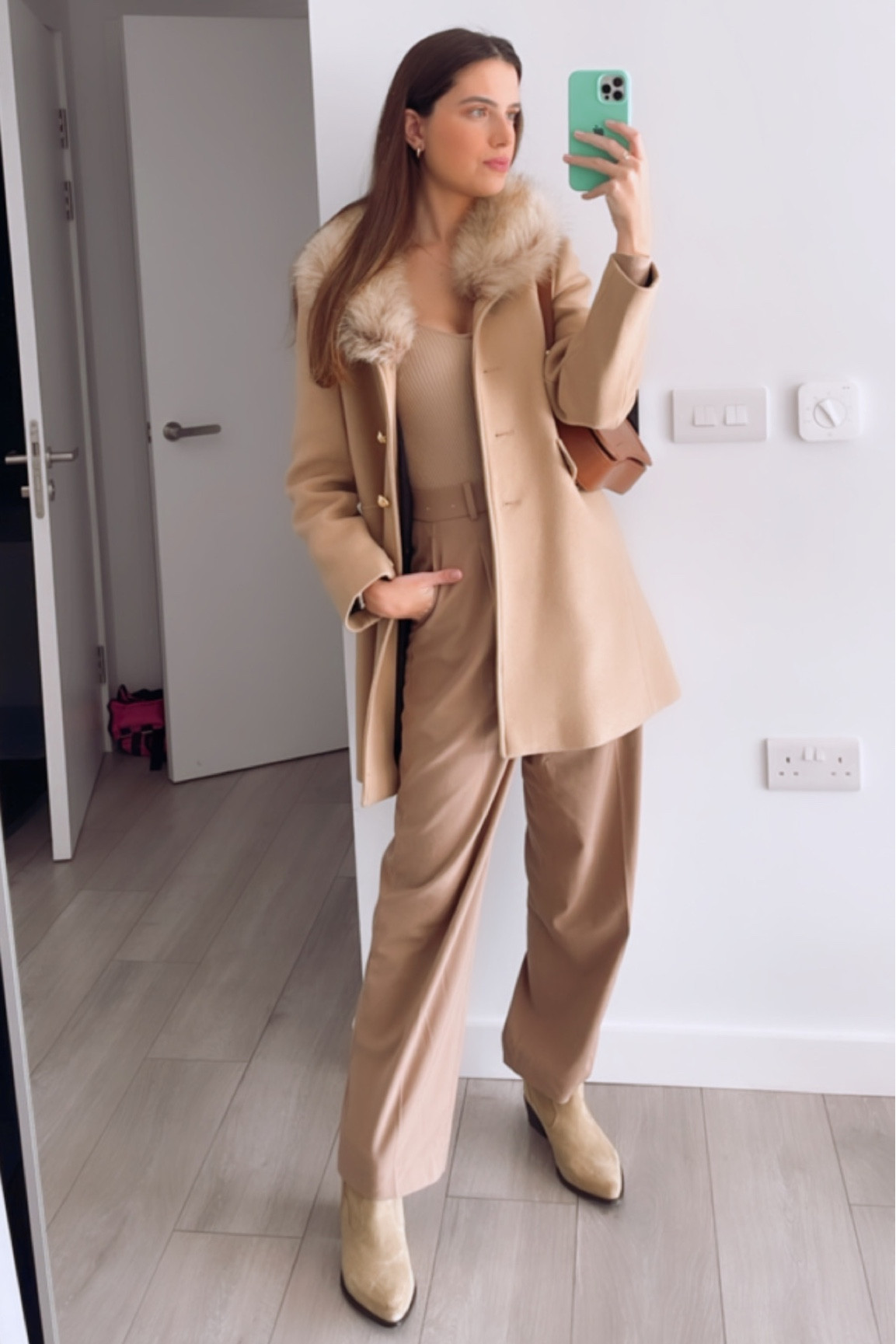 Winter monochromatic style 