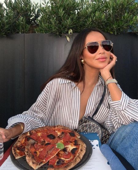 Today’s cheat day lunch ‘cuz it’s the weekend! Are you team pizza or team pasta?🍕🍝

I’m team both depending on my mood- what’s your fave pizza/ pasta? Mine is Diavola pizza and a good carbonara!

#LTKstyle #shopthelook #shopbop

#LTKitbag #LTKstyletip