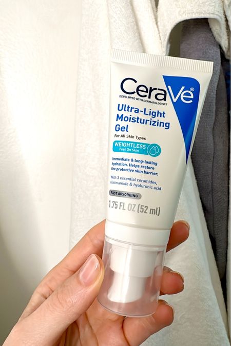 I’ve been testing the @cerave Ultra-Light Moisturizing Gel and I’m so impressed with how it quickly absorbs into the skin. #ad It has 3 essential ceramides, HA and niacinamide, making it  deeply restorative and hydrating. 

Shop now at Target!