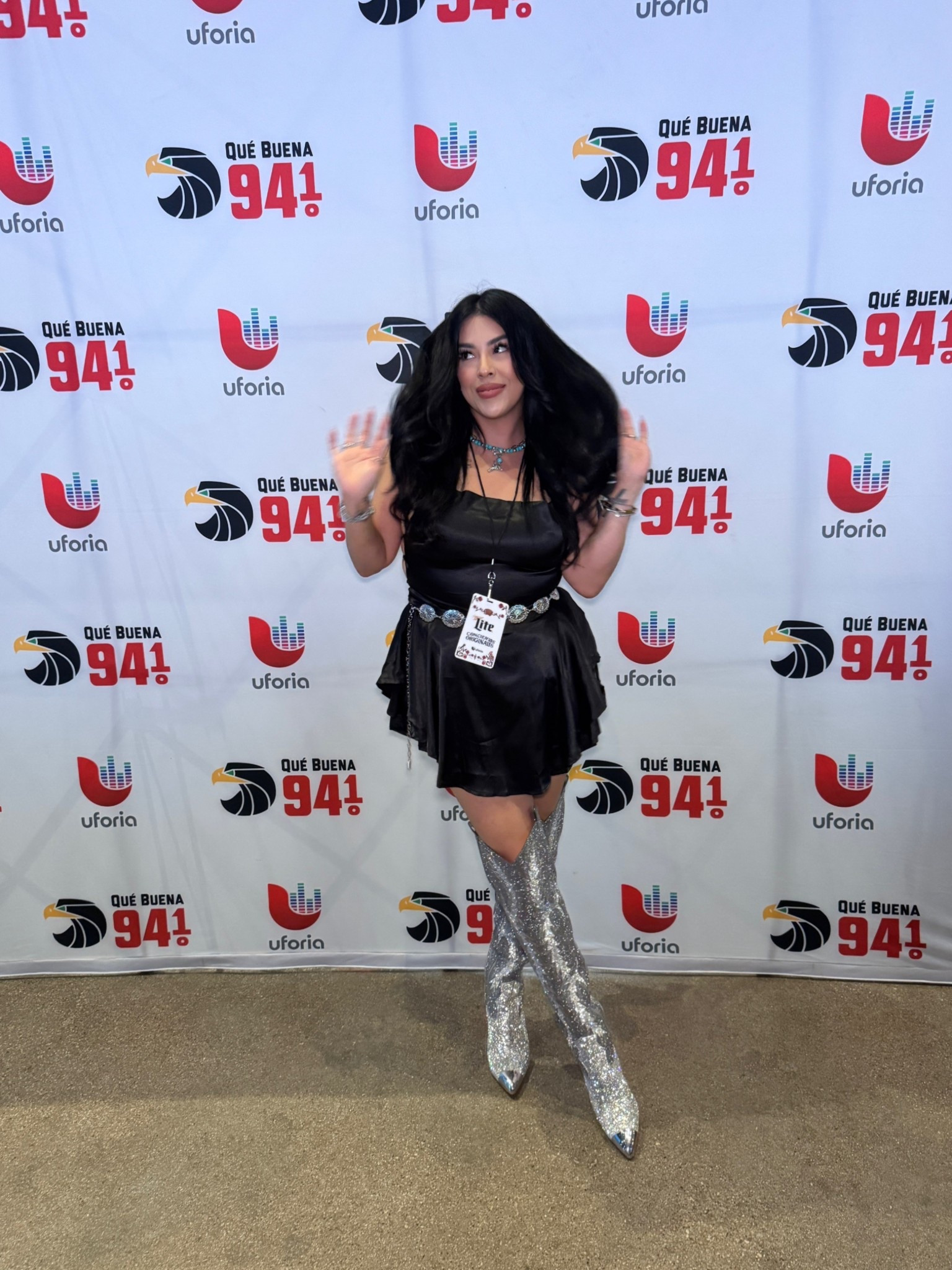 My outfit for my first day of work at La que buena 94.1 :)