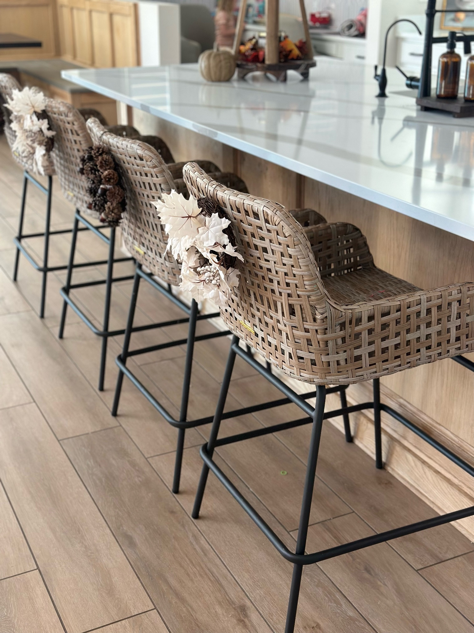 Fall Inspo

#kitcheninspo #falldecorinspo #fallinspo #counterstools

#LTKhome #LTKSeasonal #LTKfindsunder50