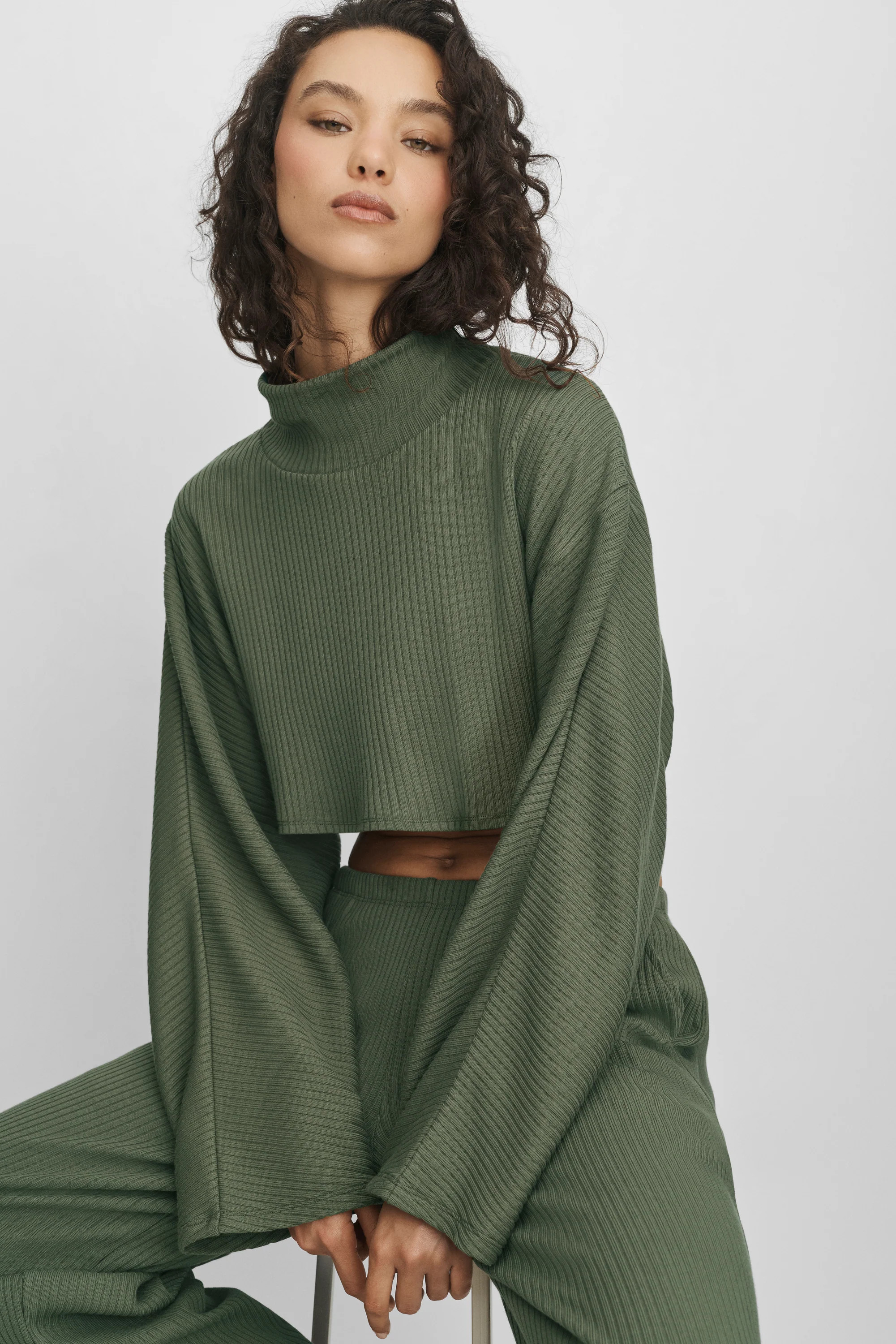 Ribbed Cropped Reset Long Sleeve - Bamboo Green | Alo Yoga