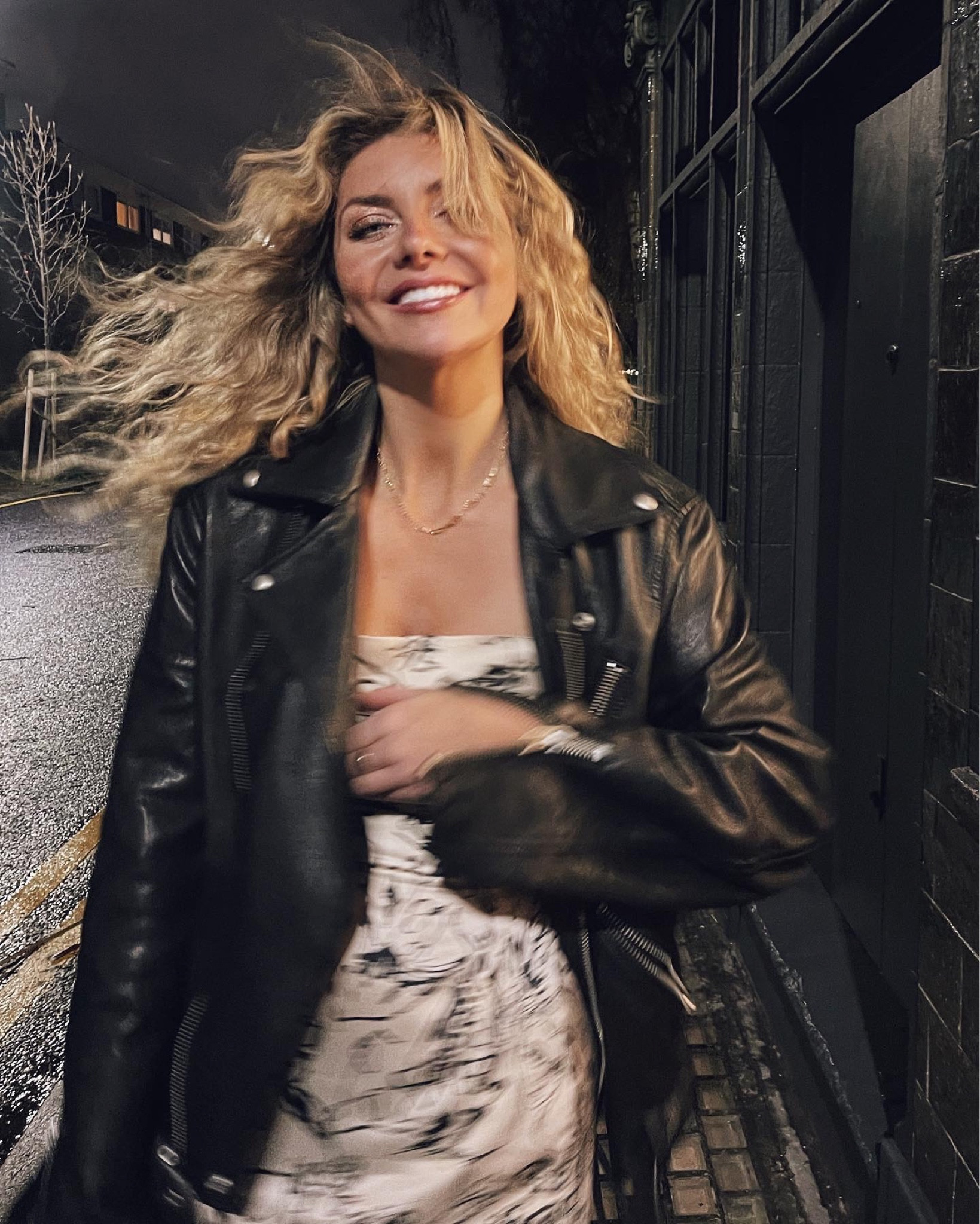 Obsessed with the fit of the perfect oversized leather jacket, men’s size M, giving that throw on effortless look 🙌🏼


#LTKeurope #LTKstyletip #LTKsalealert