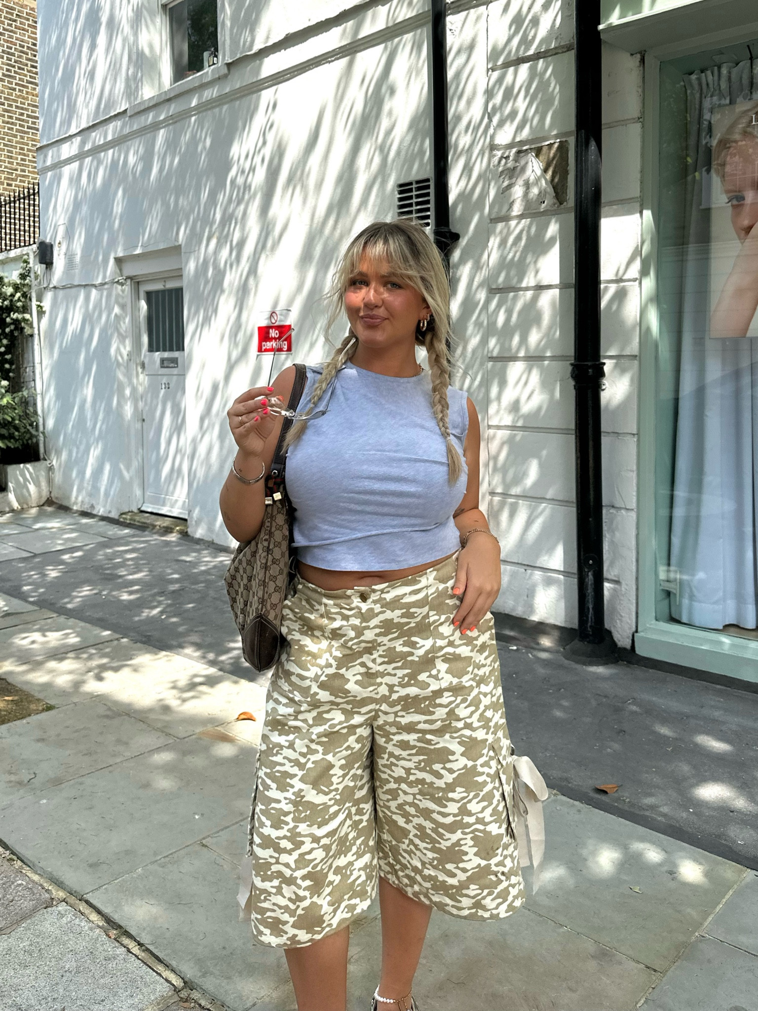 Cargo shorts + a grey tank ⭐️

#LTKuk #LTKeurope #LTKmidsize