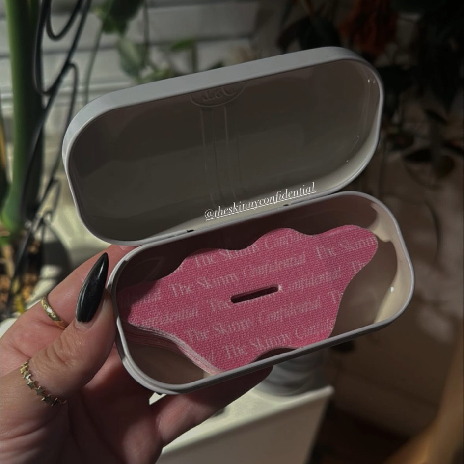 Mouth taping to get the best sleep 😴 


#LTKSaleAlert #LTKFindsUnder50 #LTKBeauty