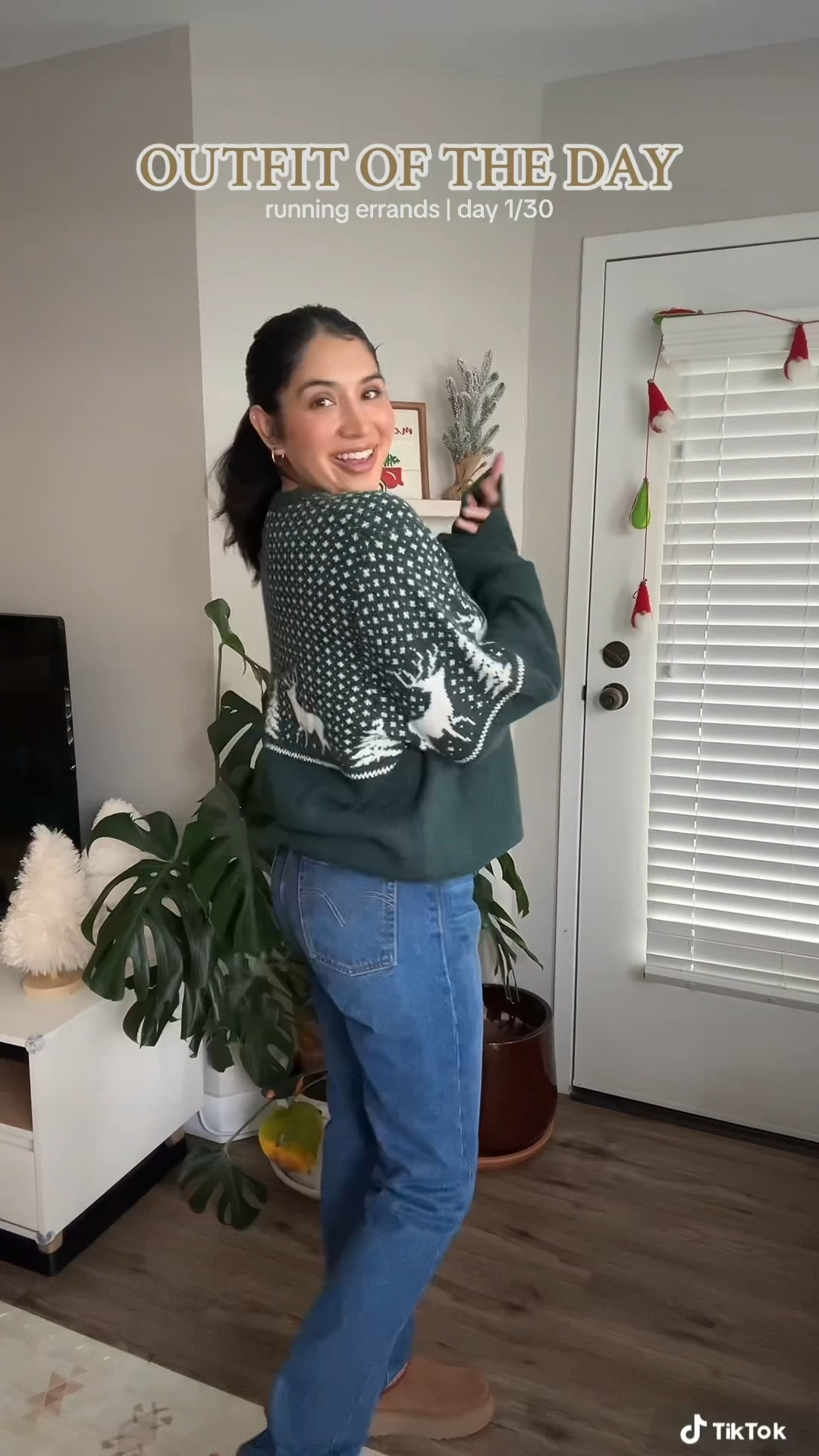 Simple holiday outfit to run errands
Oversized holiday sweater (from the men’s section), Levi’s jeans & Uggs

#LTKfindsunder50 #LTKmidsize