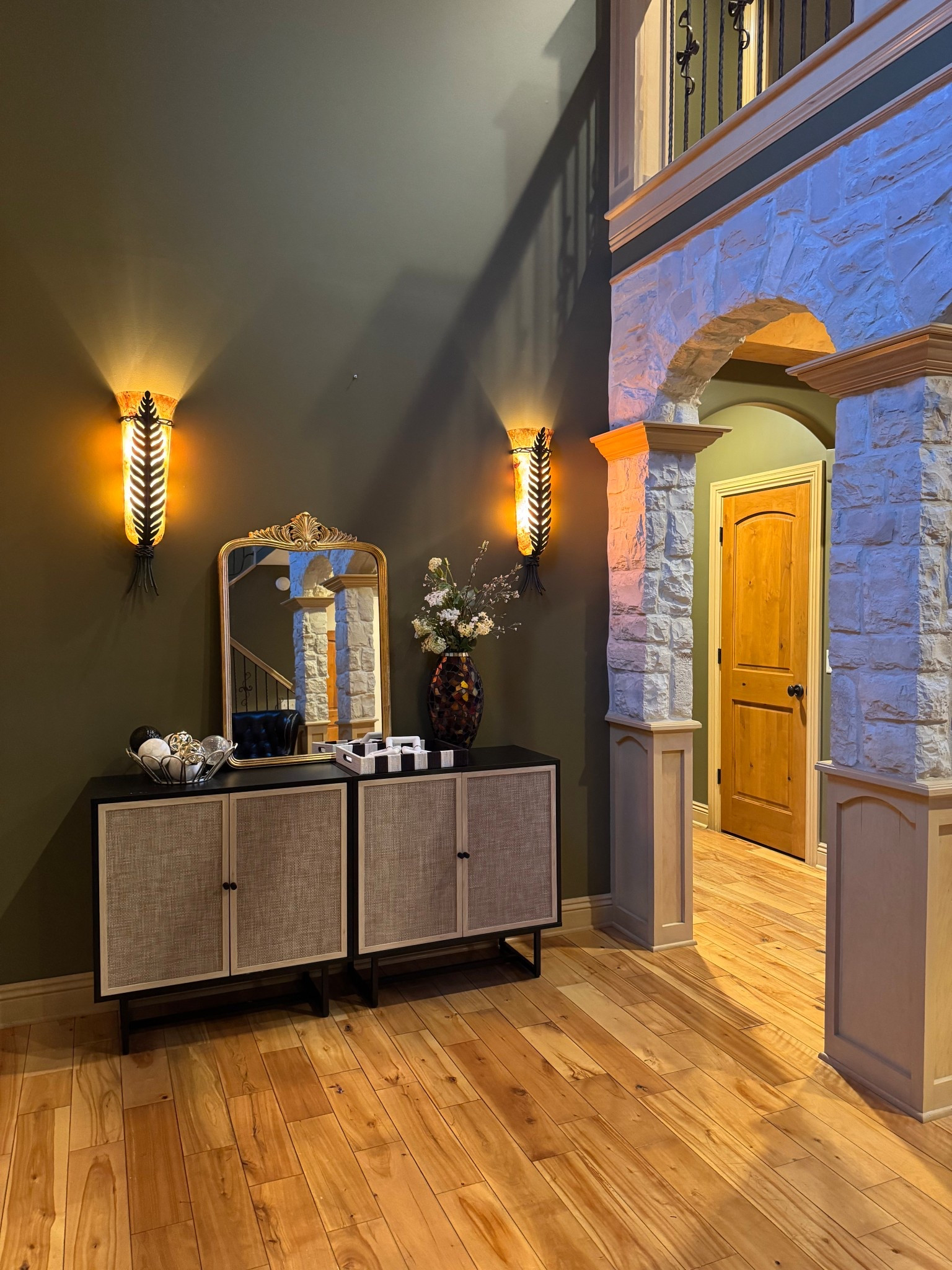 Foyer home décor. Home storage. Modern home decor. Modern rustic decor. Mirror. Home styling. Entryway decor. Cabinet. 

#LTKHome