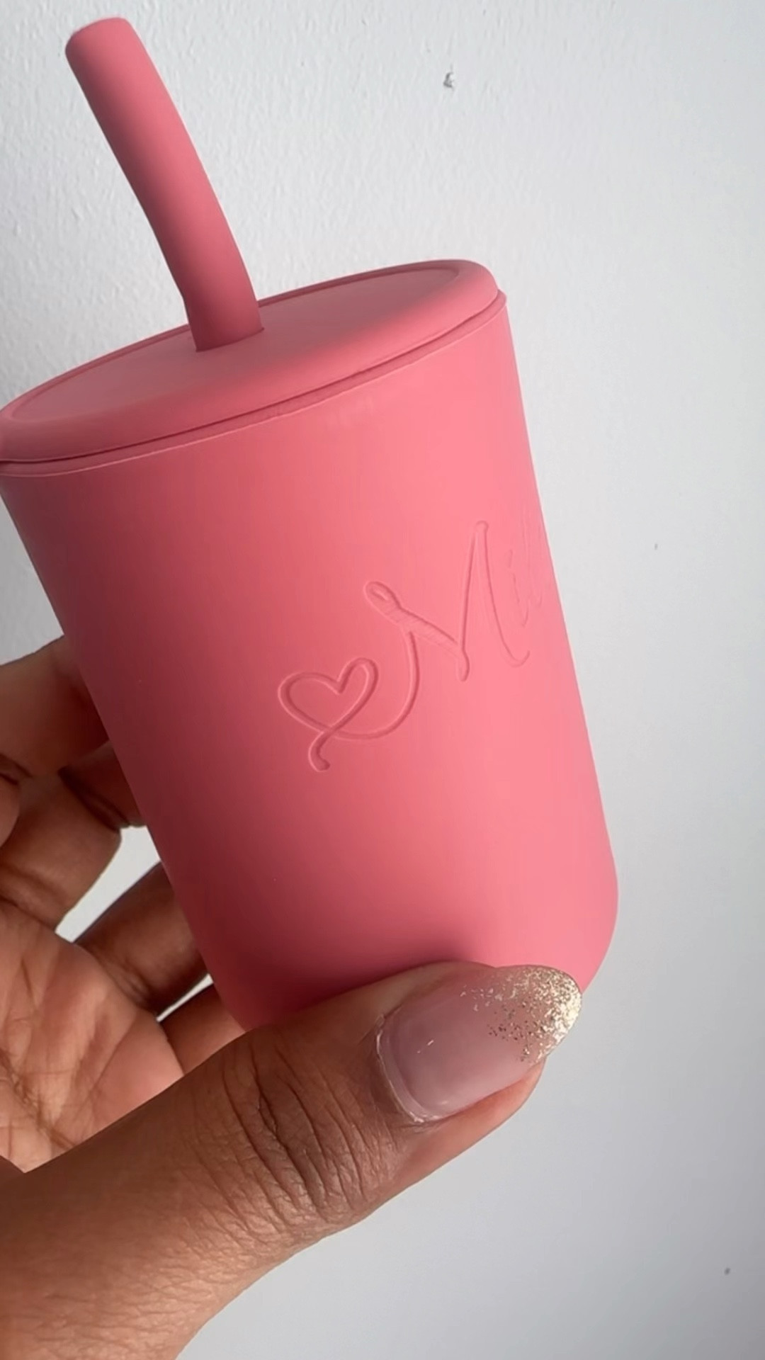 I’m in love with this personalized Silicone Sippy Cup #sippycup #feeding #personalized 
