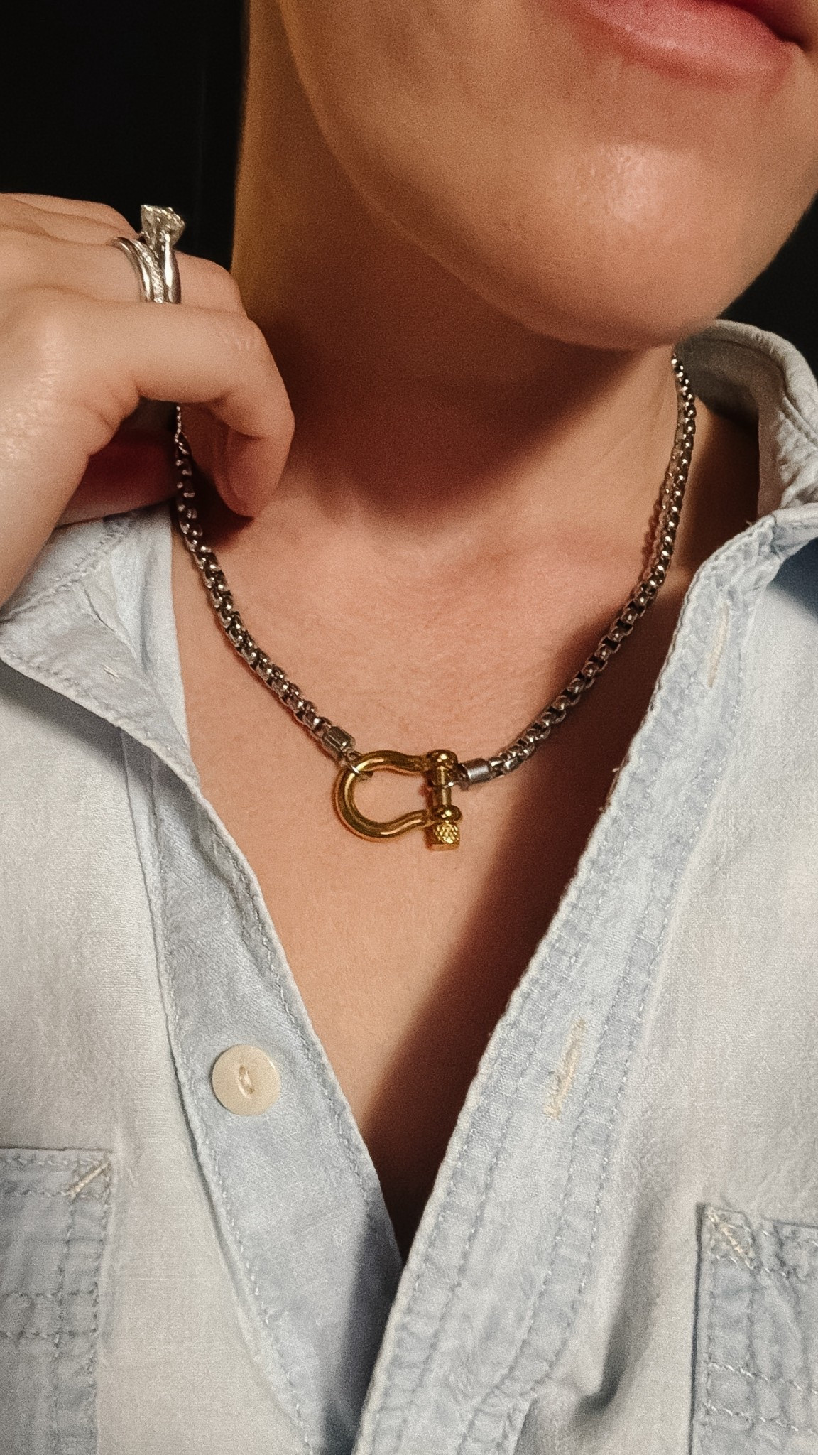 I ordered the horseshoe carabiner necklace in silver and gold off of my Gift Guide for Her ✨ It’s so good!

Comes in gold, silver, gold with silver horseshoe, or silver with gold horseshoe

#LTKOver40 #LTKFindsUnder100 #LTKGiftGuide