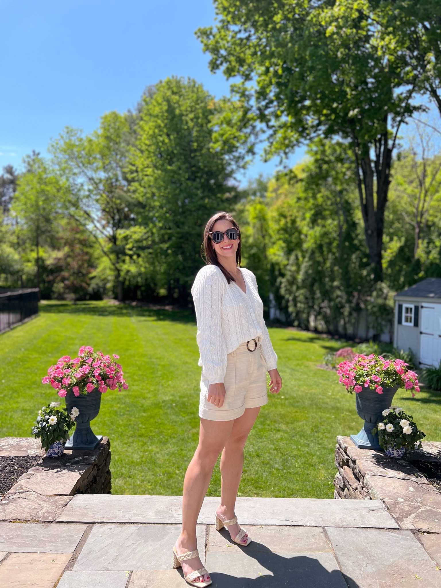  Rome Shorts Three Ways 🤍 When I first saw these shorts on @sezane site, they screamed Sofia Richie to me! I don’t know about you, but after her wedding weekend I’ve become totally inspired by her chic ladylike style so wanted to try the shorts for myself! 
Three ways I’m planning to wear the shorts-
🤍 With a white top for a monochromatic chic shorts look
🖤 Contrasting with a black tee 
🤍 For cooler nights, paired with a neutral knit front tucked to show off the belt

Which look is your favorite? 
All three tops are also from @sezane! I’ll link on LTK and also in my stories! ❤️ #sezanelovers 