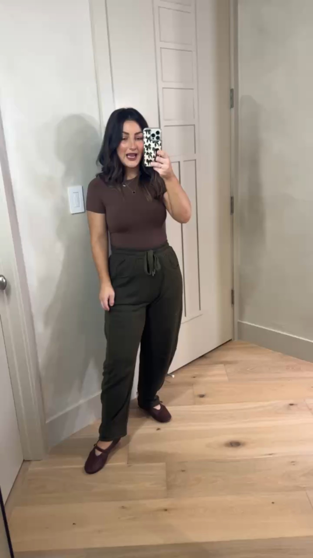 OOTD!
Tee size xs (go with your true size!)
Barrel sweatpants size small

Petite friendly
5'0" 140lbs 

#LTKFindsUnder50 #LTKPetite #LTKootd