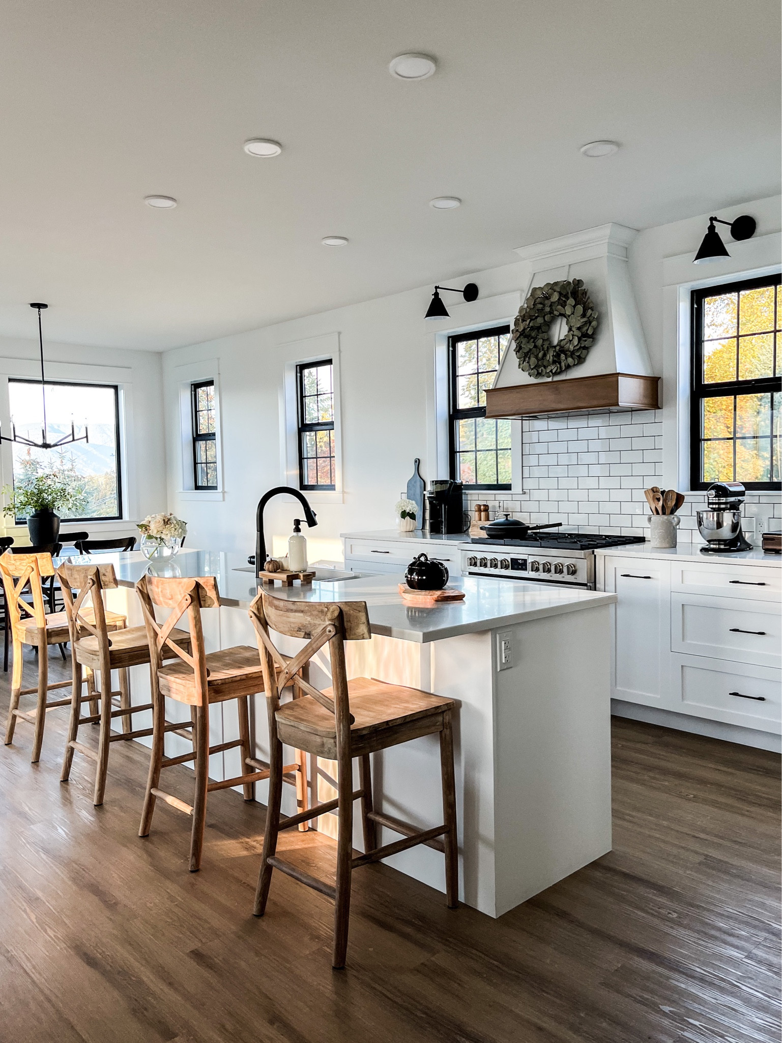 My Modern Farmhouse Kitchen

Fall decor + Wayfair furniture + Amazon home finds + Baby 

#LTKhome #LTKSeasonal #LTKstyletip