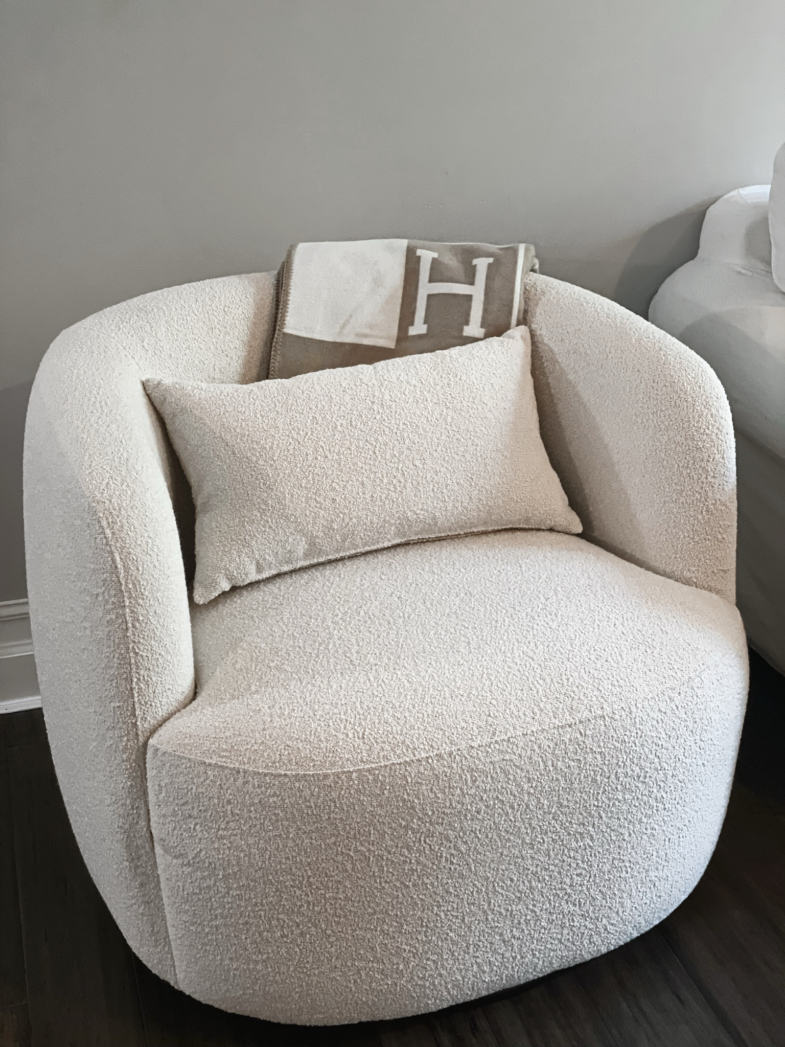 Living Room Space! Follow @hollyjoannew for style and home! So glad you’re here! Xx 
#neutral #home #luxury #interior #decor #minimalism

#LTKhome #LTKstyletip #LTKunder100