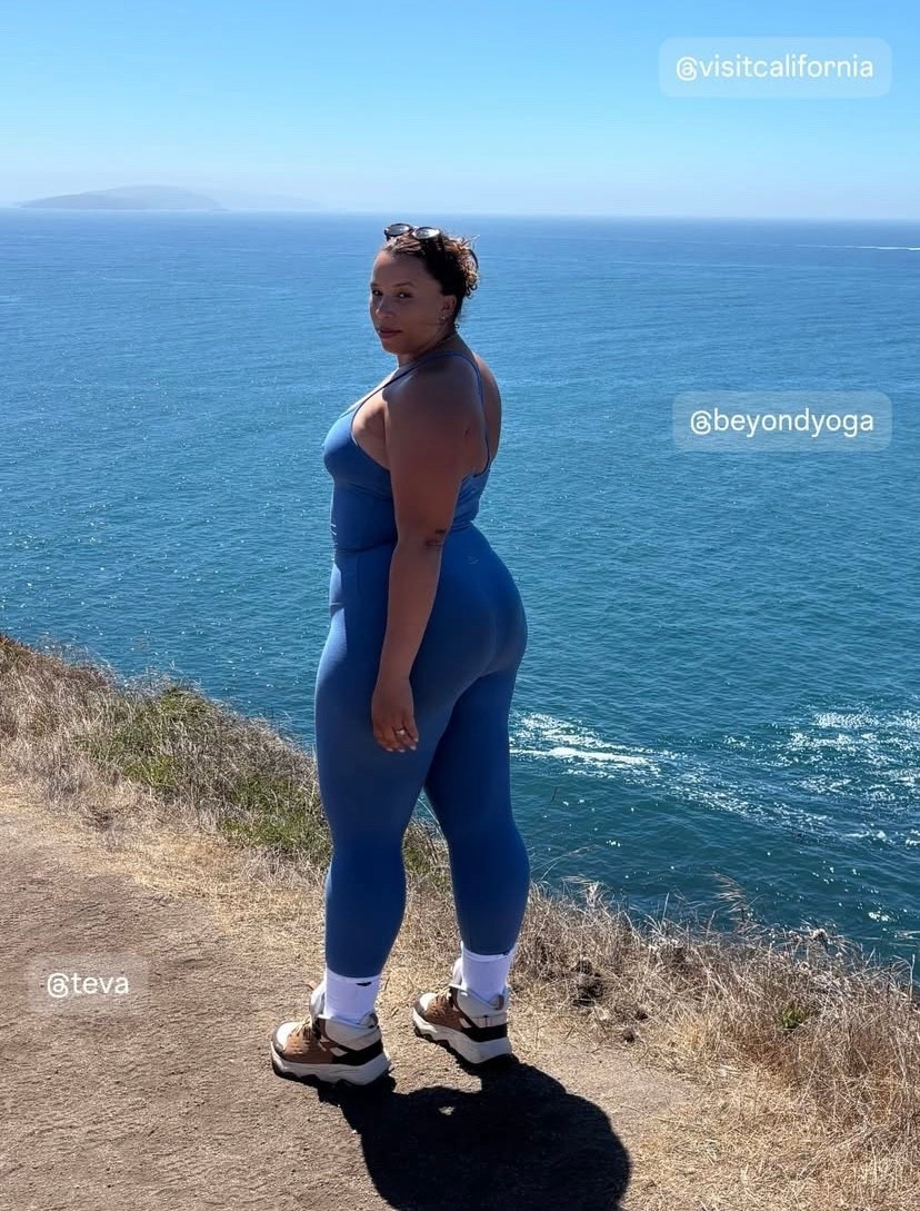 wearing a size xl🩵🩵

#LTKStyleTip #LTKActive #LTKMidsize