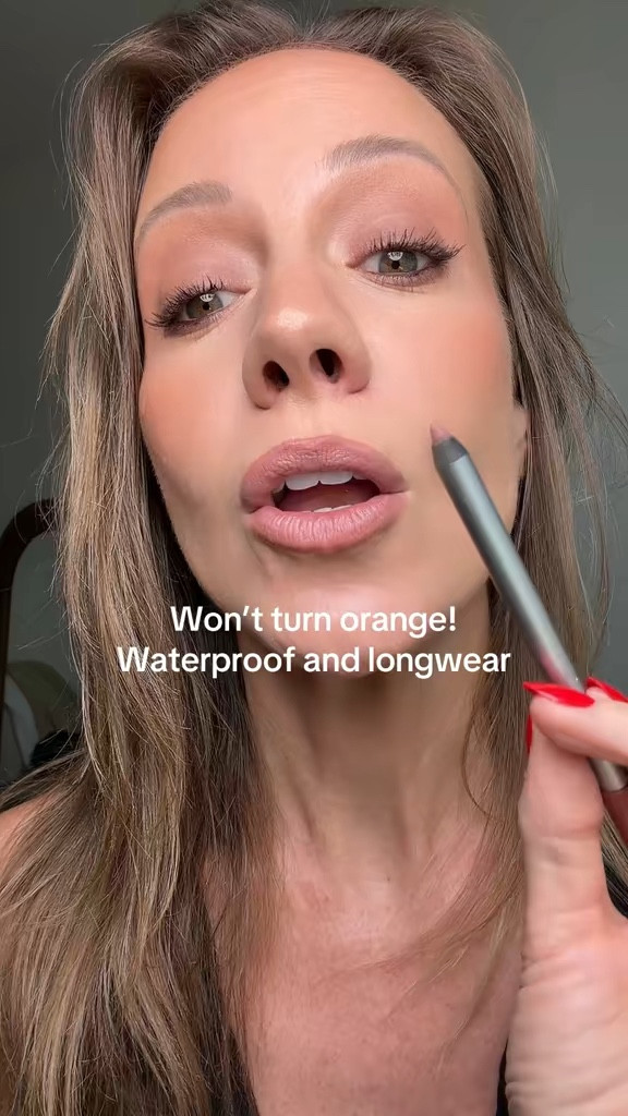 Longwear lipliner that won’t turn orange?? Yes please!!!! Color is Bare Canvas  