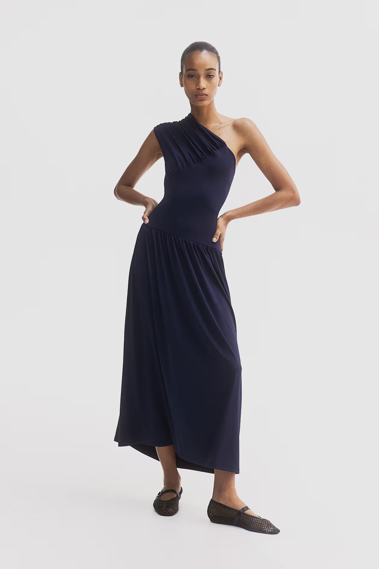 One-Shoulder-Kleid mit Raffungen - Marineblau - Ladies | H&M AT | H&M (DE, AT, CH, NL, FI)