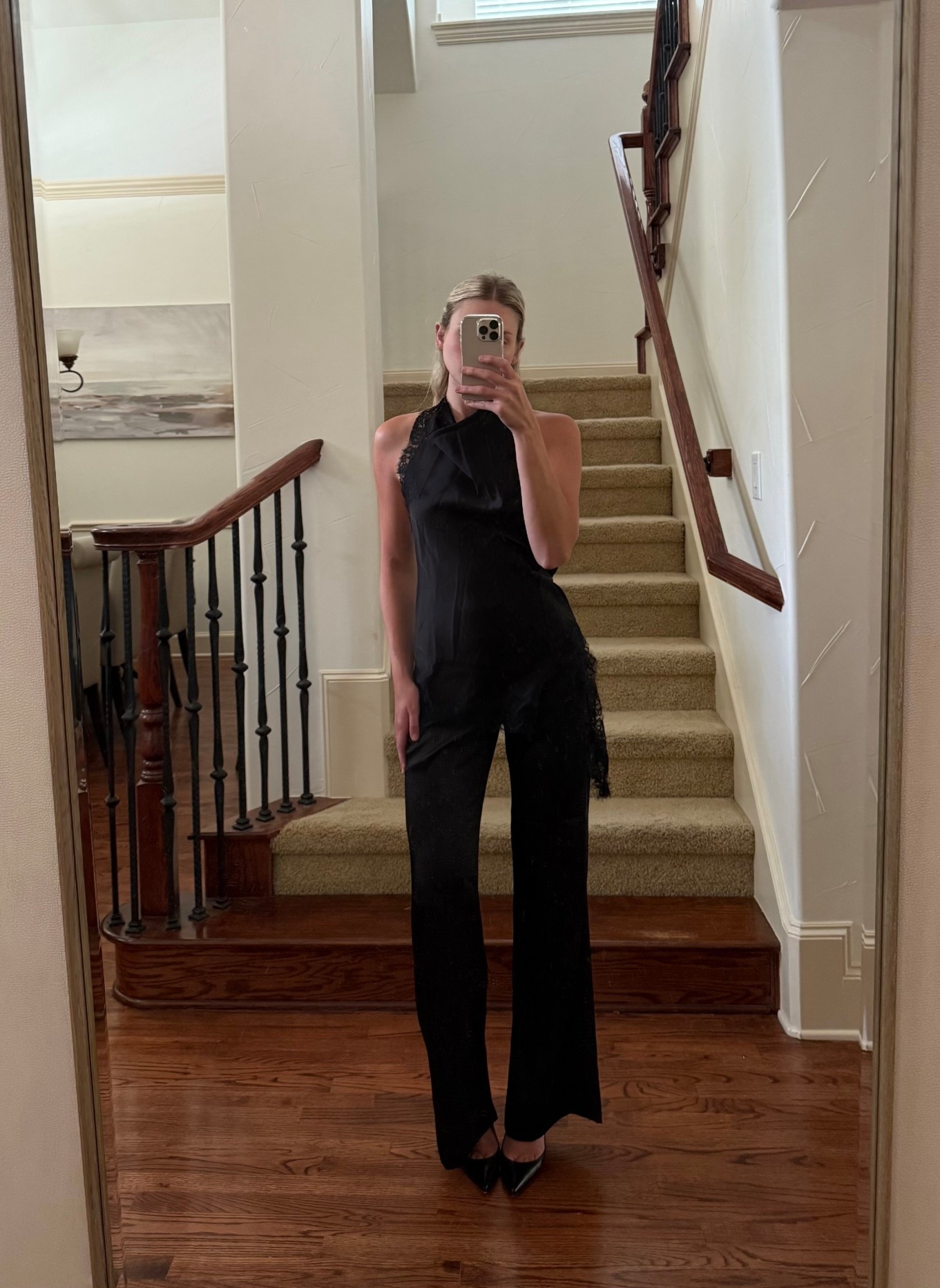 Zara finds ZW collection lace halter top and high waisted satin pants 🖤

-XS in top (5919/203)
-XS in pants (8338/529)  