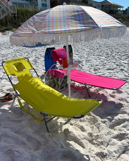 Beach chairs 
Umbrella 
Bogg bag

#LTKTravel #LTKItBag #LTKFindsUnder100
