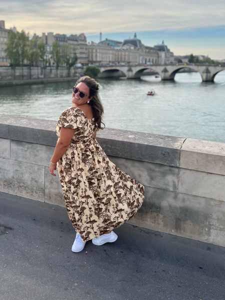 Paris in the fall.
Toile dress 