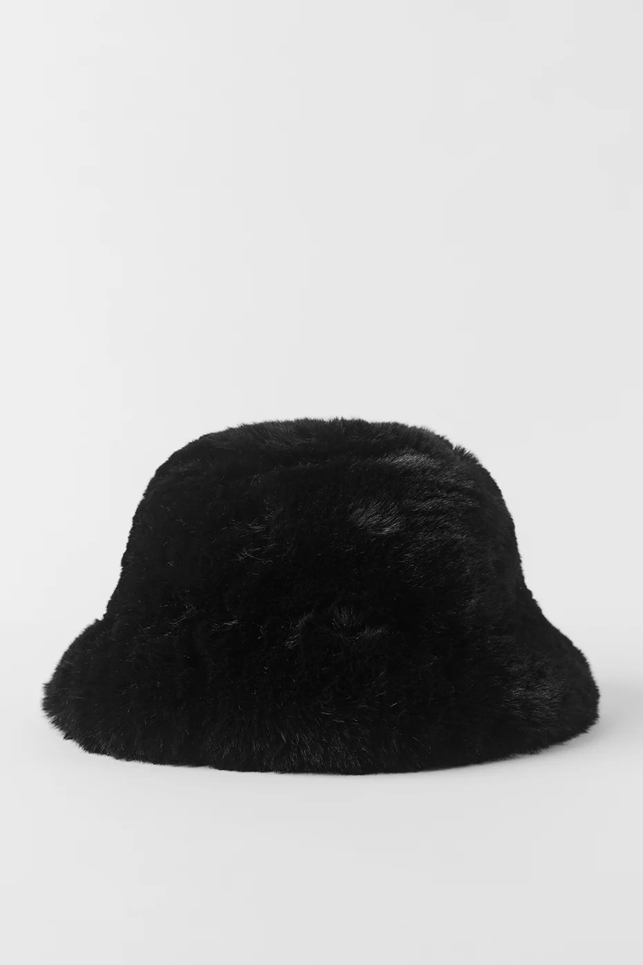ALO | Faux Fur Starstruck Bucket Hat in Black | Alo Yoga (US)