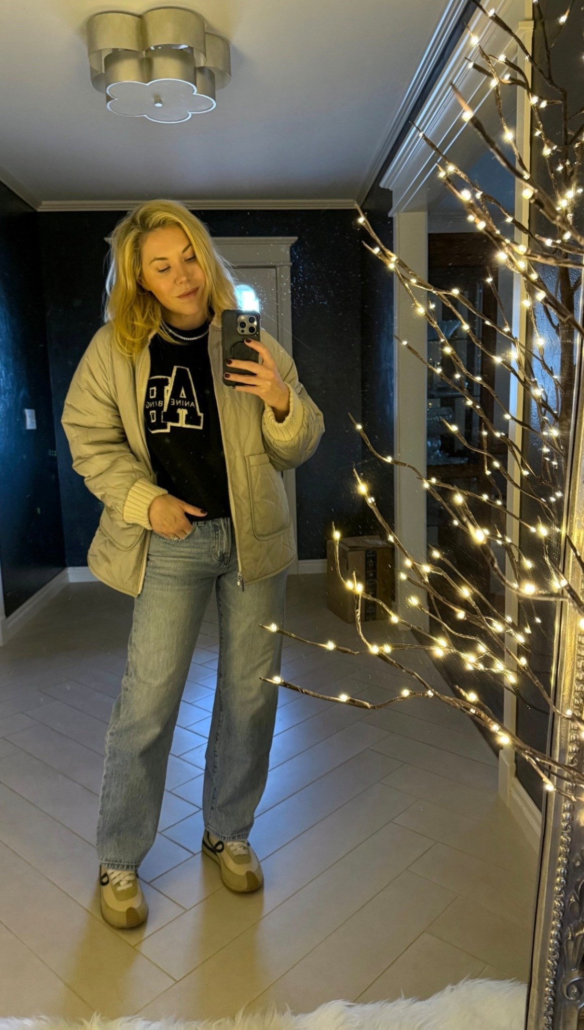 How cute are these jeans!!
Wore these to my yearly girls Christmas brunch  🎄 

#LTKdayinmylife #LTKHoliday