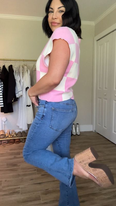 Spring outfit
Pink top 
Madewell jeans 
Clear sandals 
White handbag

#LTKVideo #LTKFindsUnder100 #LTKxMadewell
