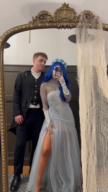 corpse bride + groom + dog skeleton Halloween costume! perfect Halloween costume for a family or couple! my dress is size 2
Alex size large 