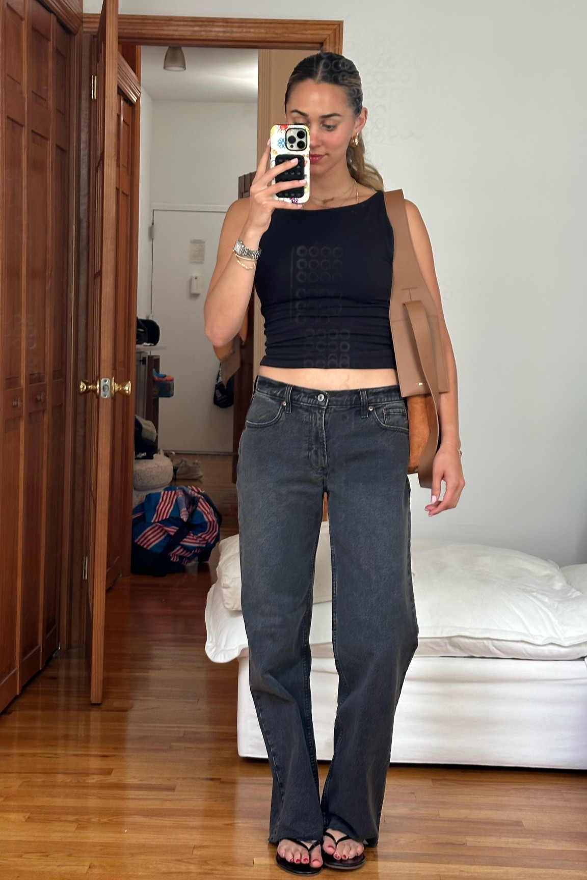 Perfect low rise baggy jeans, I’m wearing size 26 regular and they’re true to size for me, I’m 5’8 with 36” hips 