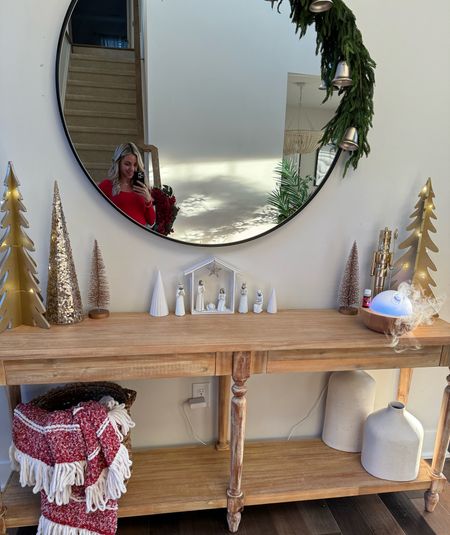 Entryway table 🎄 #entrywaydecor #christmasdecor 

#LTKHolidaySale #LTKSeasonal #LTKHoliday