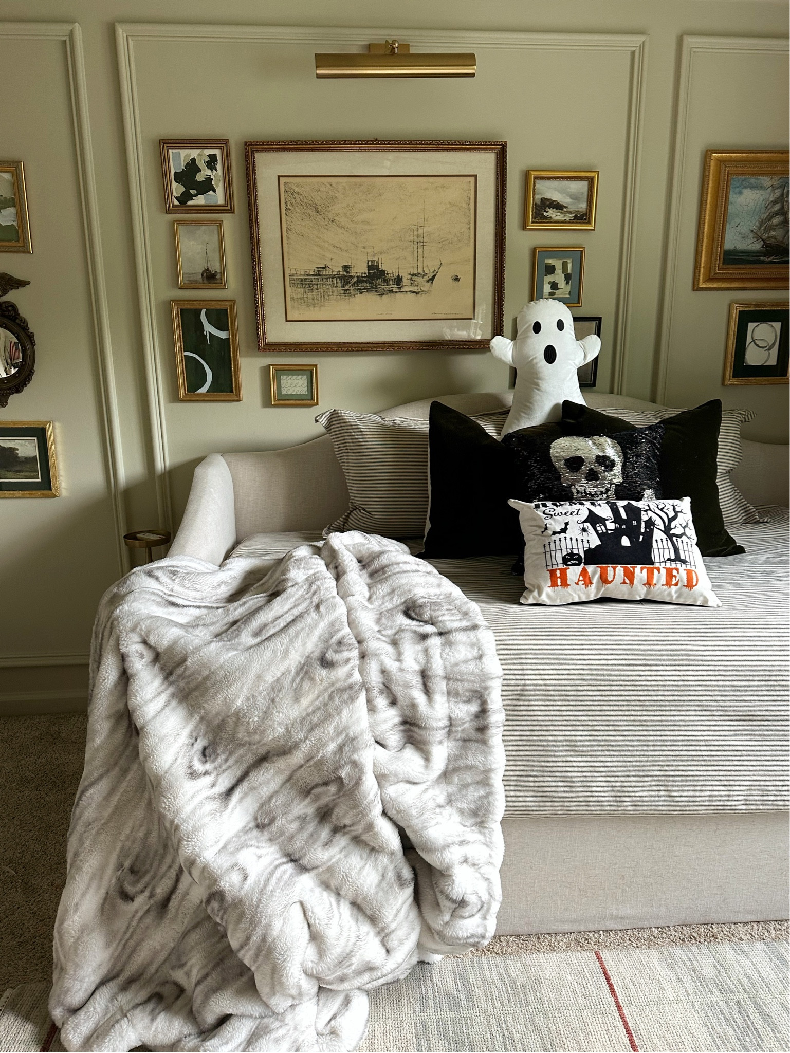 Add some spooky to your bedroom with some cute fun throw pillows!




Living room, bedroom, daybed, velvet, ghost, pumpkin, haunted, skeleton 

#LTKhome #LTKSeasonal #LTKHoliday