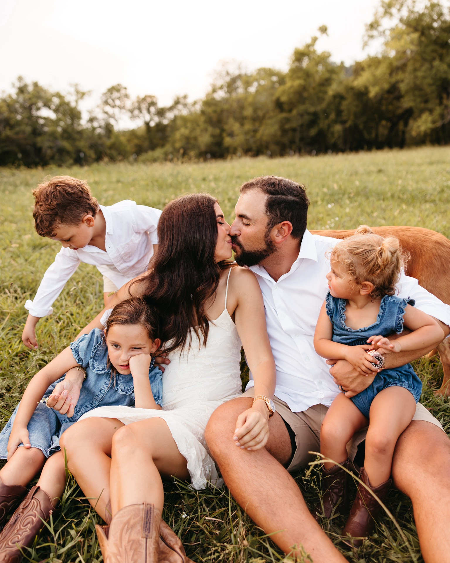 Fall family photos outfit ideas🫶🏼✨

fall family photos, fall family pictures, fall family outfit ideas, family photo session, nashville, mom of 3, Dede Raad, Dress up Buttercup 

#LTKStyleTip #LTKFindsUnder100 #LTKFamily