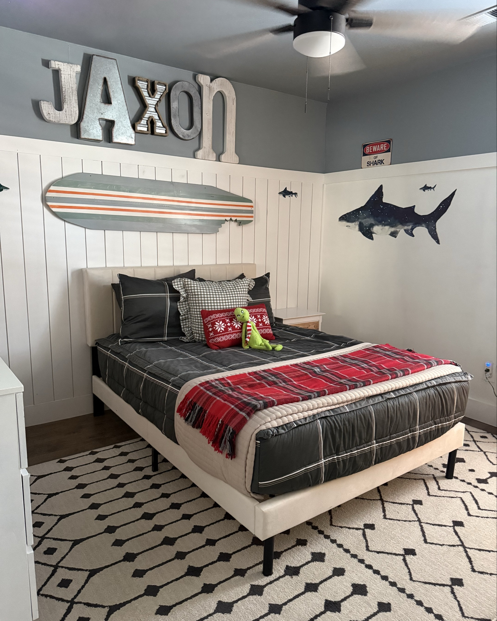 My youngest’s bedroom decorated foe Christmas … a little grinch and a little dinosaur…

* Main bedding- @beddys Jordan , use: HAPPYHOME for 20% off 

Linking everything  else I am able to here: 

#LTKKids #LTKHoliday #LTKHome